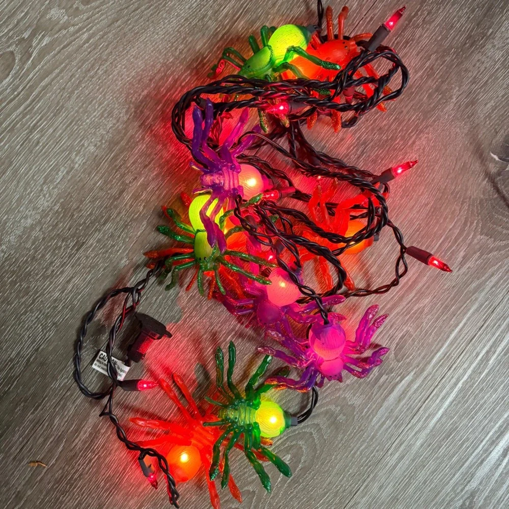 Hyde and EEK Boutique Halloween Spider Icicle Lights 10 Spiders 25 Count Black